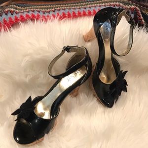 ANKLE STRAP PLATFORM HEELS